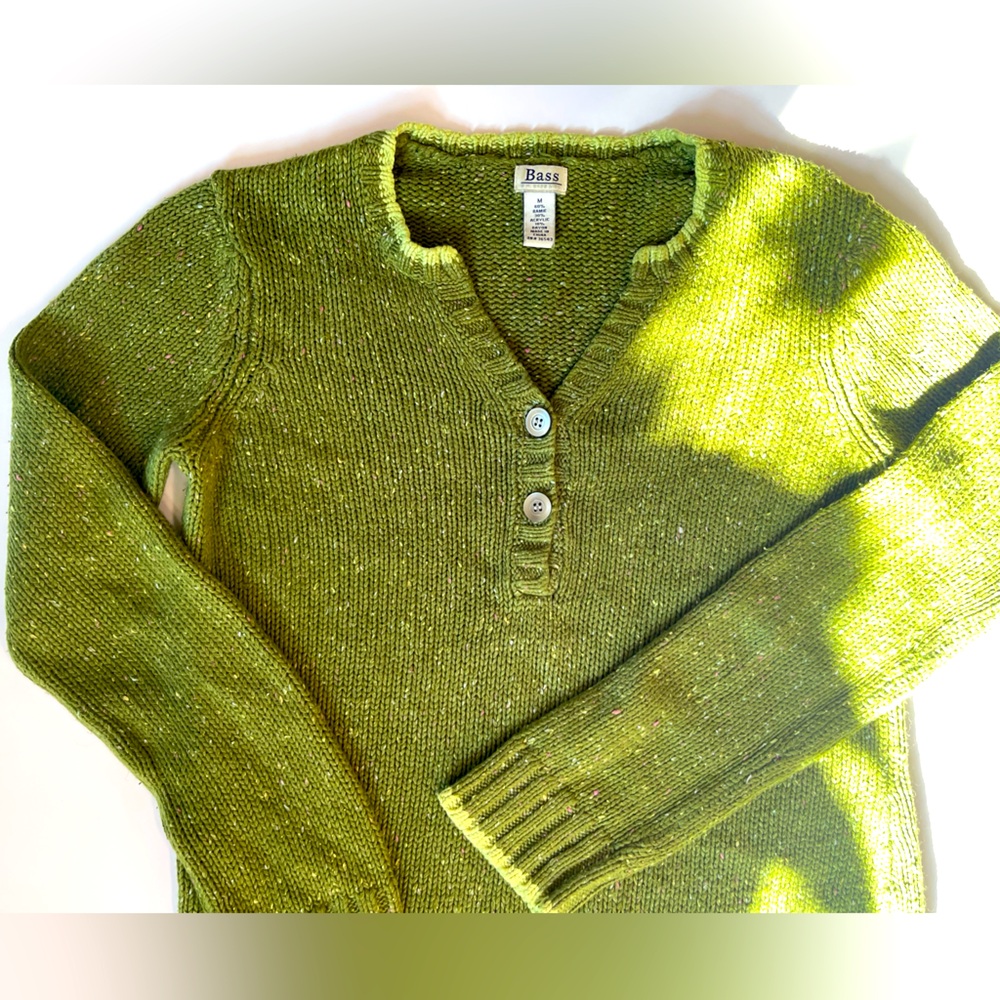 ADORABLE Green Two-Button Knit Sweater
